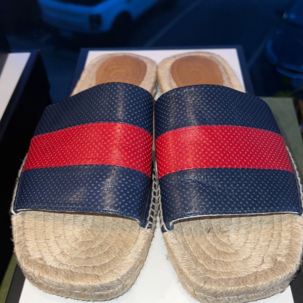Gucci Slipper, Gucci men size 9, Fits US Men size 10, US women size 11.